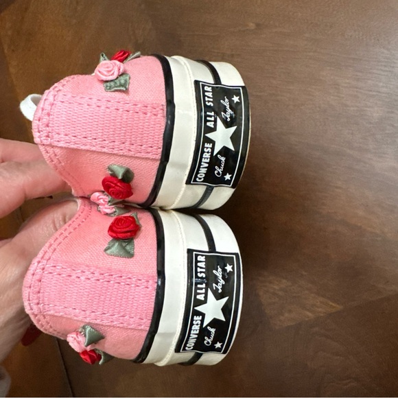 Converse Valentine Pink Sneakers with Floral accents. Women Size 7 - Picture 3 of 14